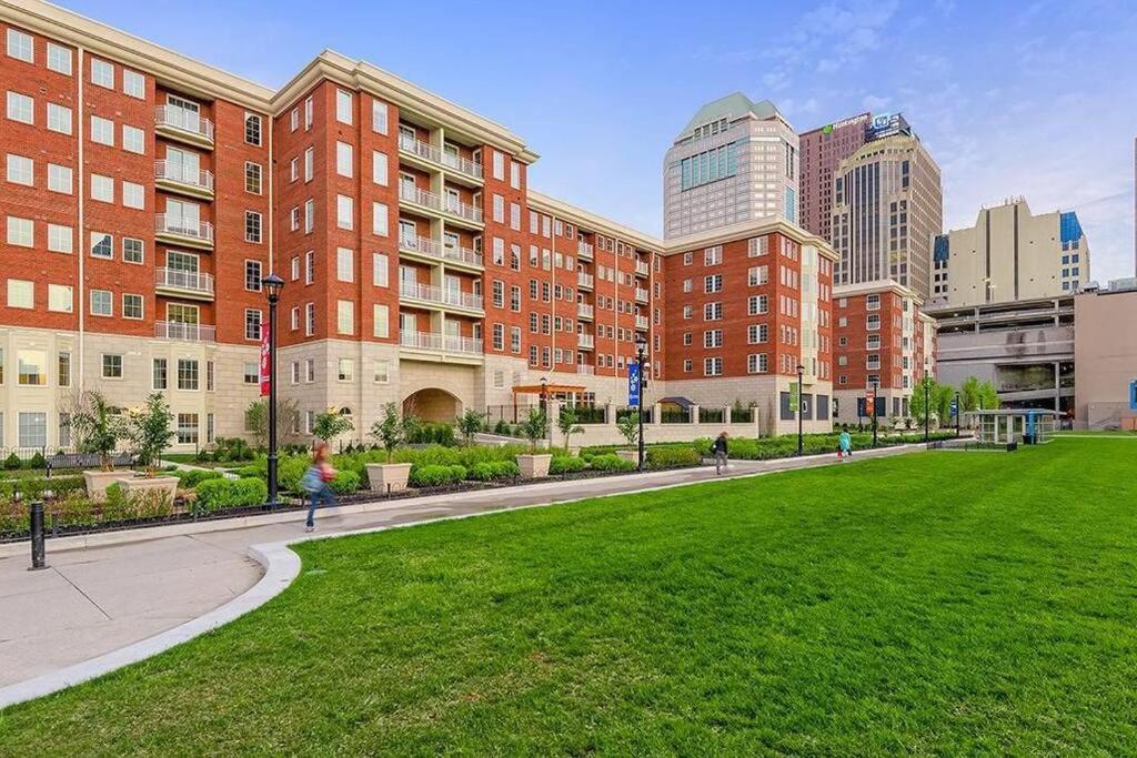 King Suite + 2 Queen Bed - Heart Of Downtown Columbus Exterior photo